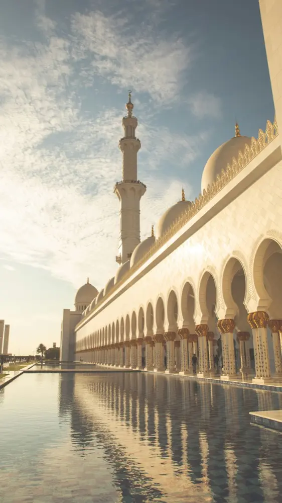 HelloRoam travel eSIM providing mobile data coverage in Abu Dhabi across United Arab Emirates