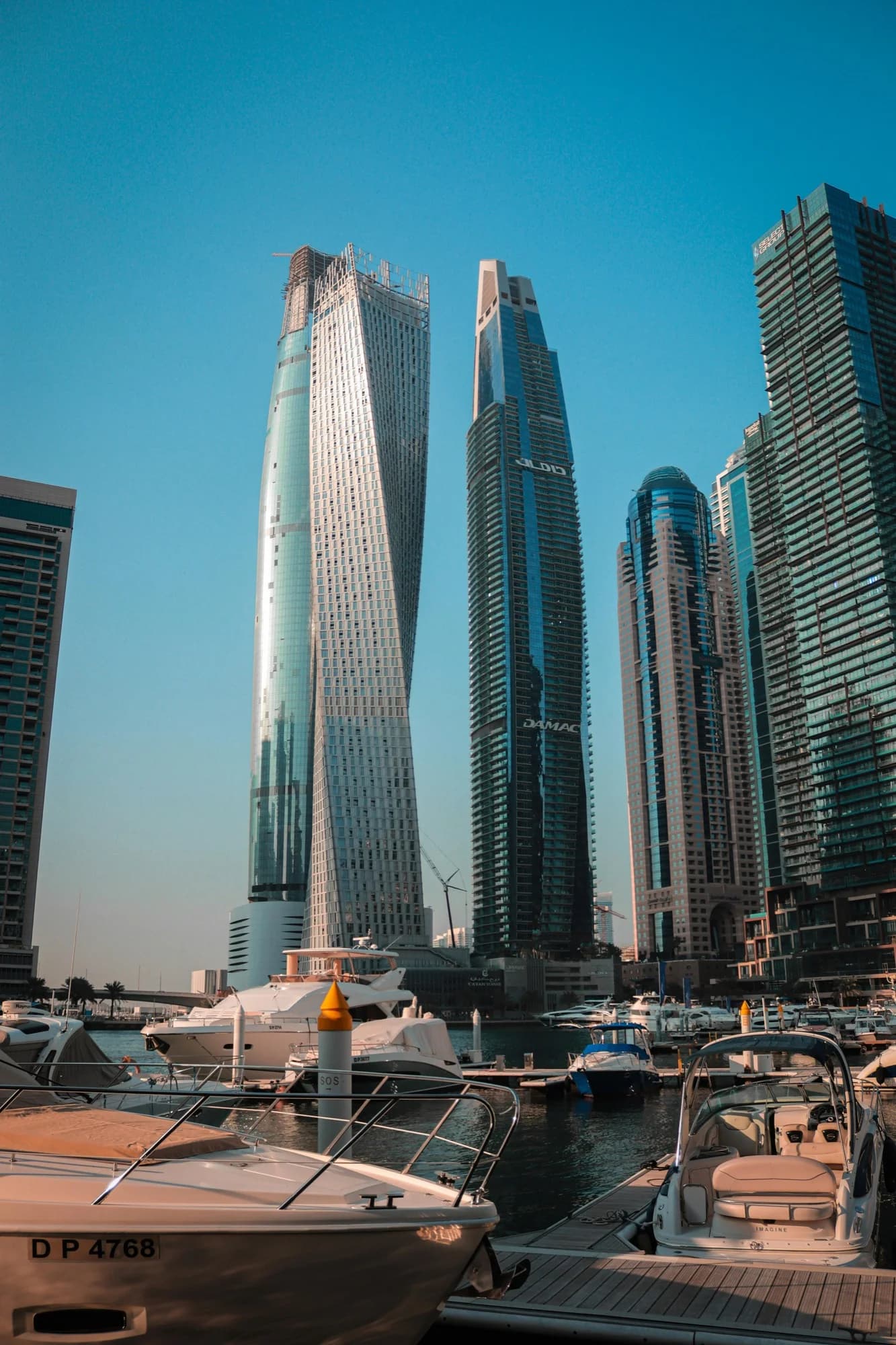 Travel to United Arab Emirates with HelloRoam eSIM data plans for reliable mobile internet coverage