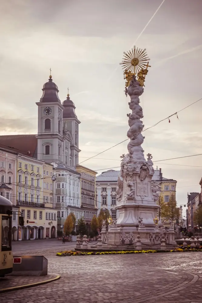 Travel data for Linz Austria with HelloRoam eSIM coverage and fast mobile internet