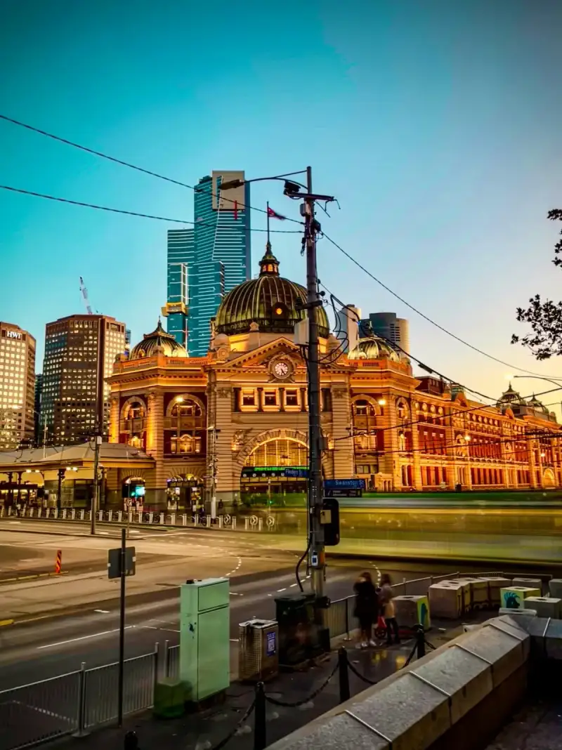 Stay connected in Melbourne Australia with a HelloRoam eSIM data plan for travelers