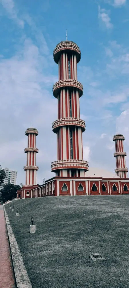 Travel data for Dhaka Bangladesh with HelloRoam eSIM coverage and fast mobile internet