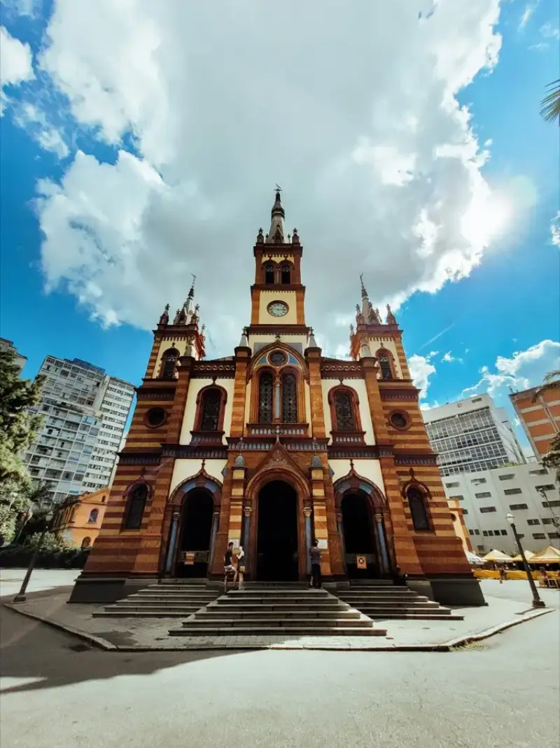 Fast mobile data in Belo Horizonte Brazil with HelloRoam eSIM plan for travelers