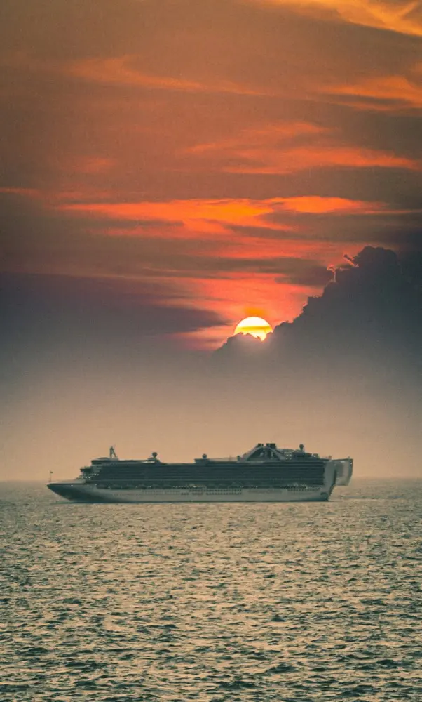 Stay connected in Freeport Bahamas with a HelloRoam eSIM data plan for travelers