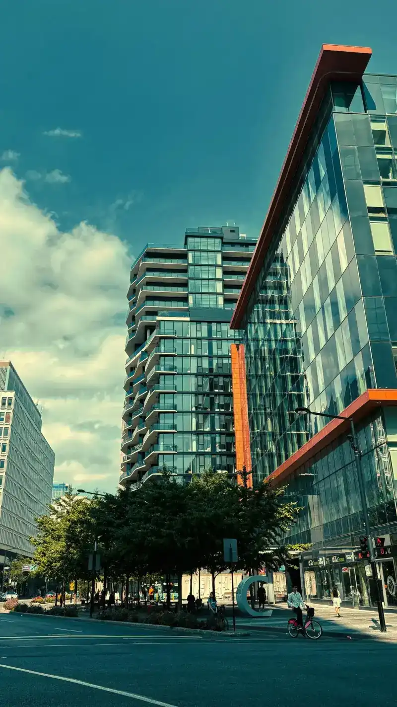 Mobile data in Montreal Canada with HelloRoam eSIM plans for international travelers