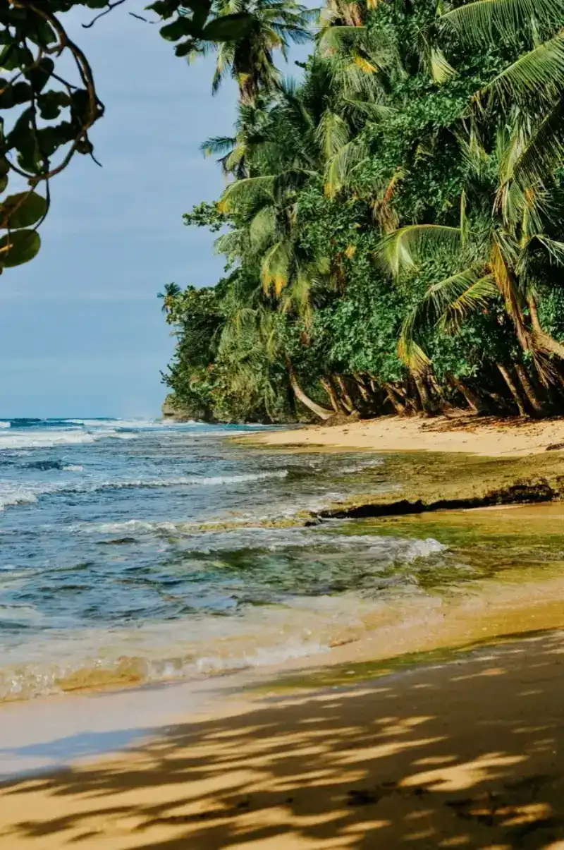 Stay connected in Limon Costa Rica with a HelloRoam eSIM data plan for travelers