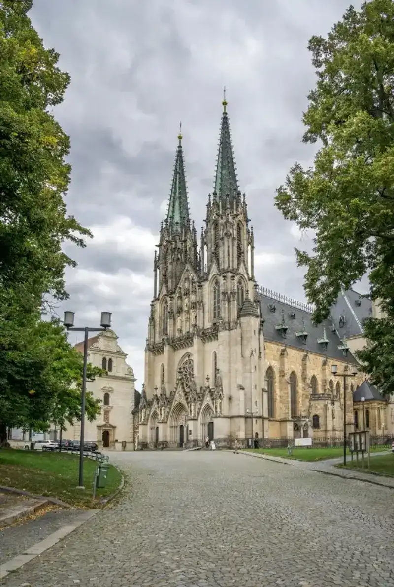 HelloRoam eSIM coverage for Olomouc in Czech Republic with fast and reliable data plans