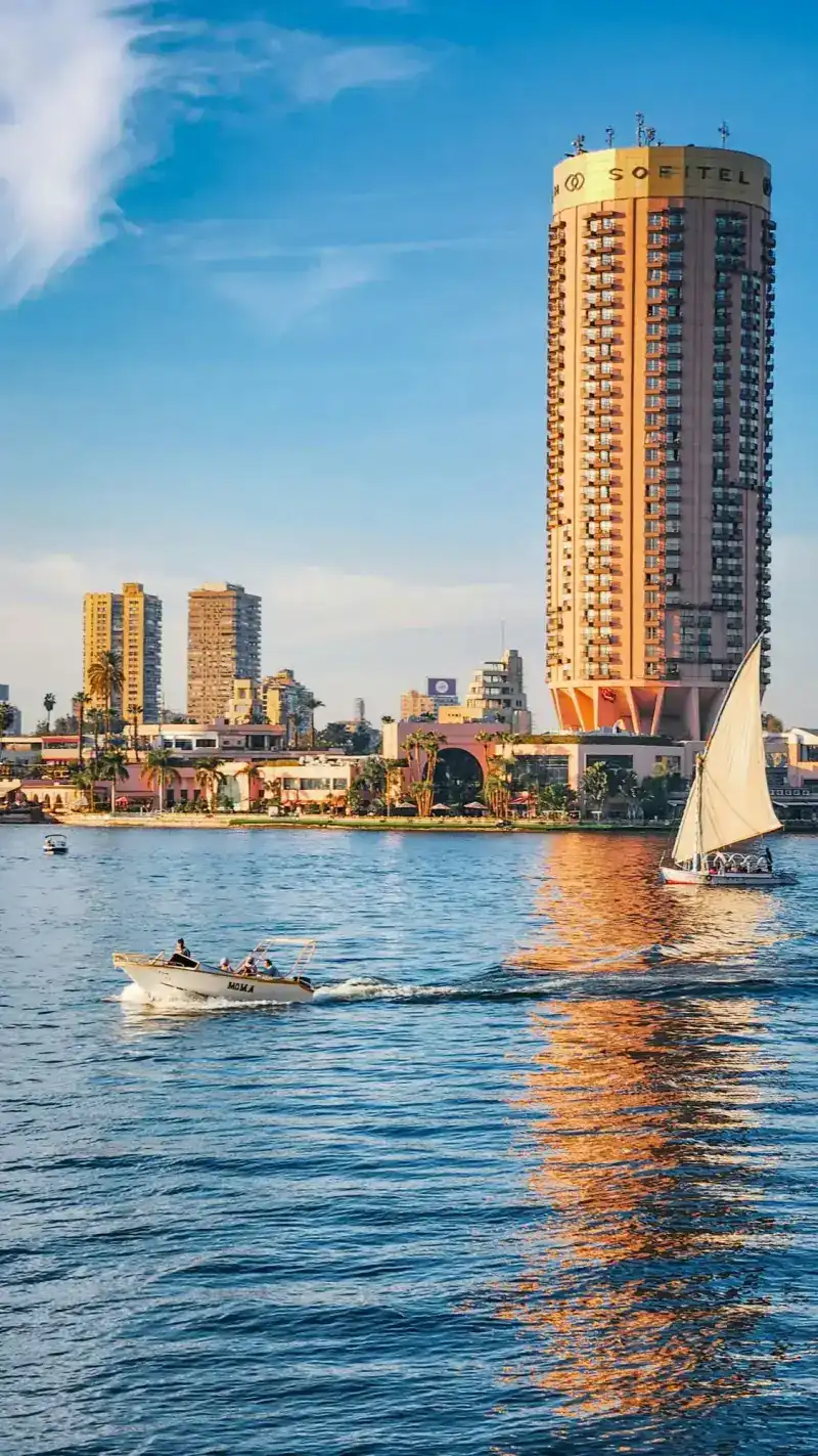 Cairo Egypt mobile data coverage for travelers provided by HelloRoam eSIM service