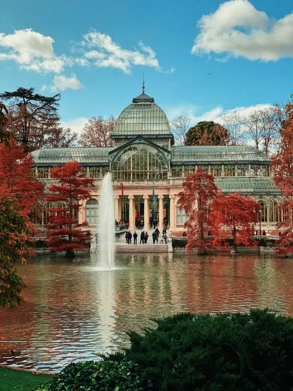 Retiro in Madrid Spain with HelloRoam eSIM data plan connectivity while traveling