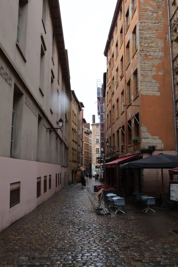eSIM data plan for Lyon, France, with Free Mobile and SFR 5G network coverage