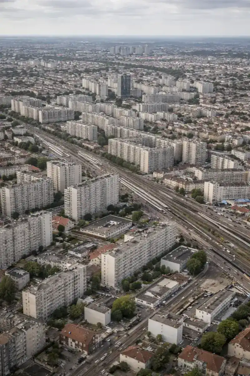 HelloRoam mobile data plan for visiting Seine-Saint-Denis France with reliable eSIM service