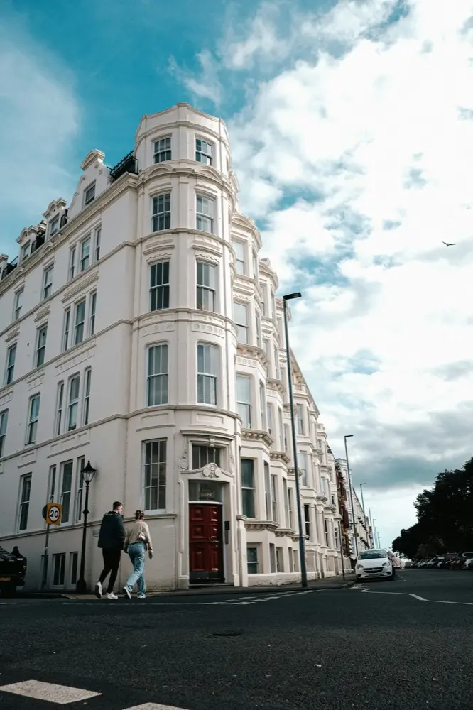 HelloRoam United Kingdom eSIM plan with full data coverage in Hampshire for travelers