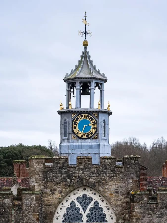 Hampshire UK countryside with HelloRoam eSIM mobile data coverage for travelers visiting England