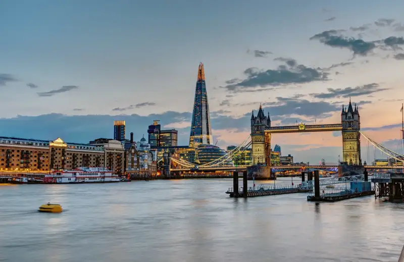 Travel data for London United Kingdom with HelloRoam eSIM coverage and fast mobile internet