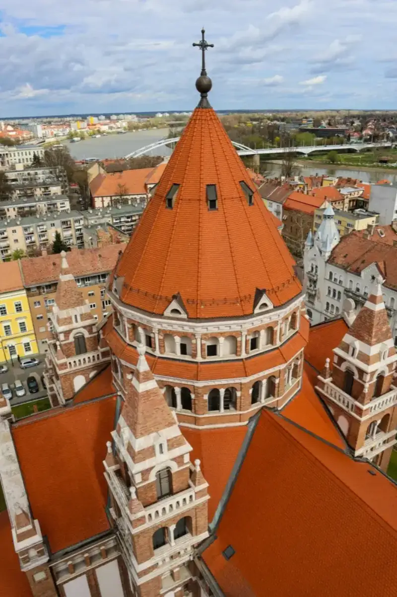 eSIM data plan for Szeged Hungary travelers from HelloRoam with fast mobile coverage
