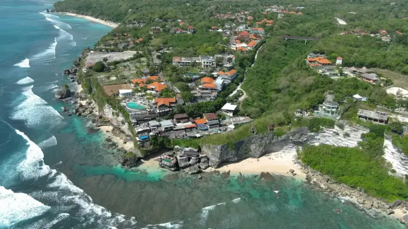Mobile data in Bali Indonesia with HelloRoam eSIM plans for international travelers