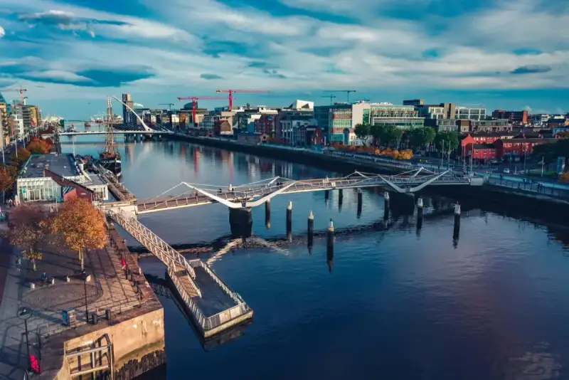 eSIM data plan for Dublin Ireland travelers from HelloRoam with fast mobile coverage