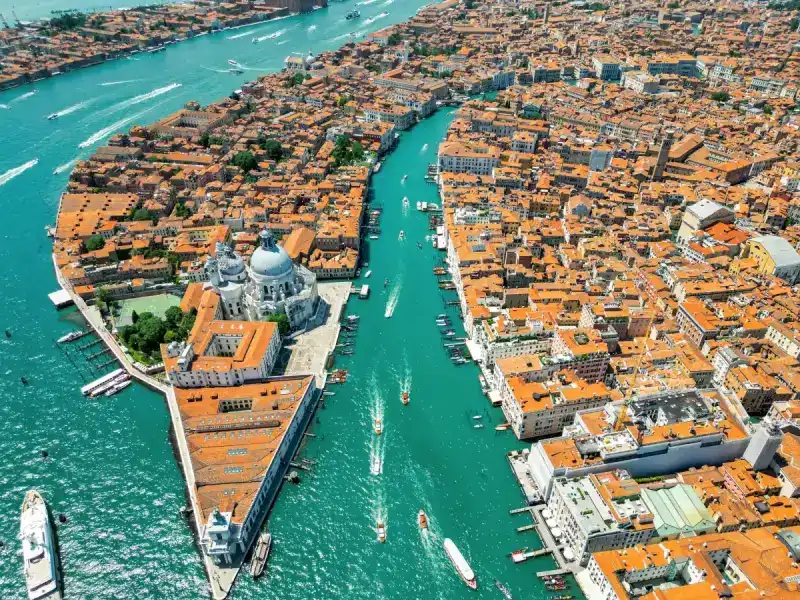 Venice Italy mobile data coverage for travelers provided by HelloRoam eSIM service