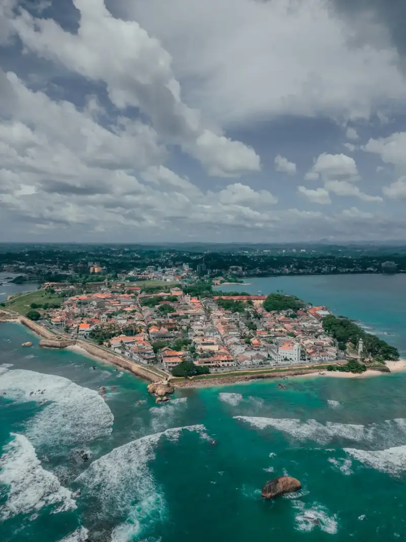 Sri Lanka eSIM data plan for Colombo and Kandy travel coverage with HelloRoam service