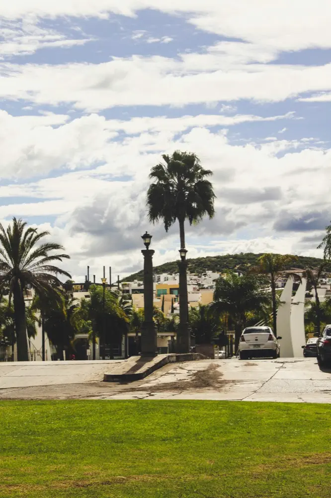 Stay connected in Santiago de Queretaro Mexico with a HelloRoam eSIM data plan for travelers