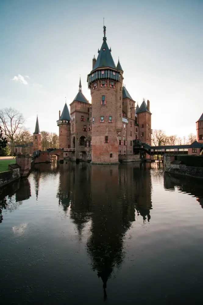 HelloRoam travel eSIM providing mobile data coverage in Utrecht across Netherlands