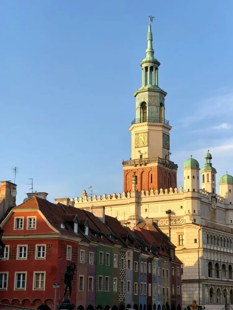 Travel data for Pozna Poland with HelloRoam eSIM coverage and fast mobile internet