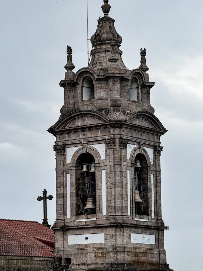 eSIM data plan for Braga, Portugal, with NOS, Vodafone, and MEO 5G coverage