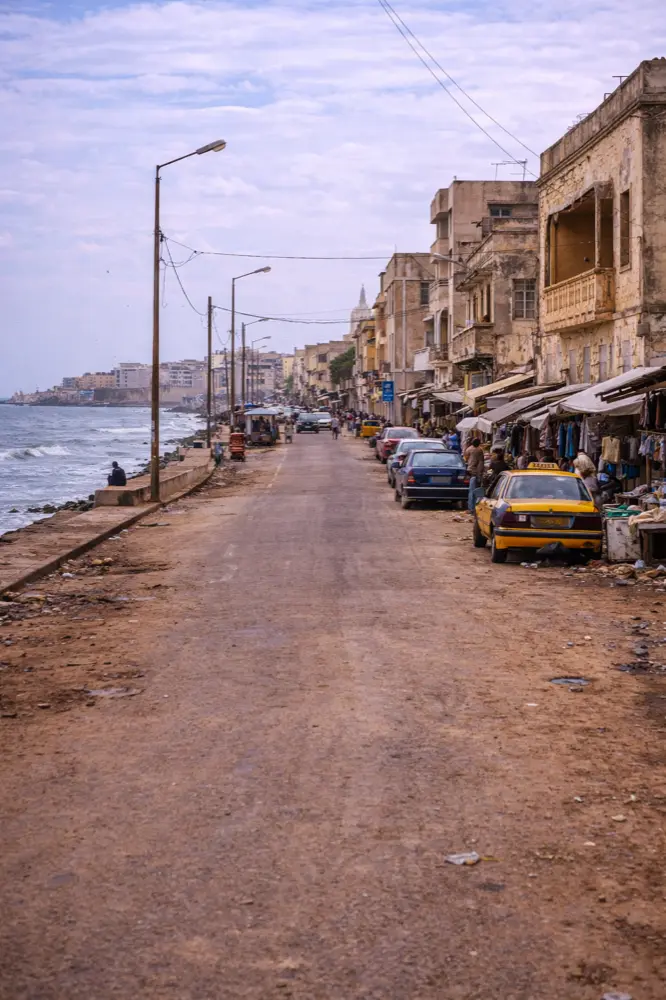 Rufisque Senegal mobile data coverage for travelers provided by HelloRoam eSIM service