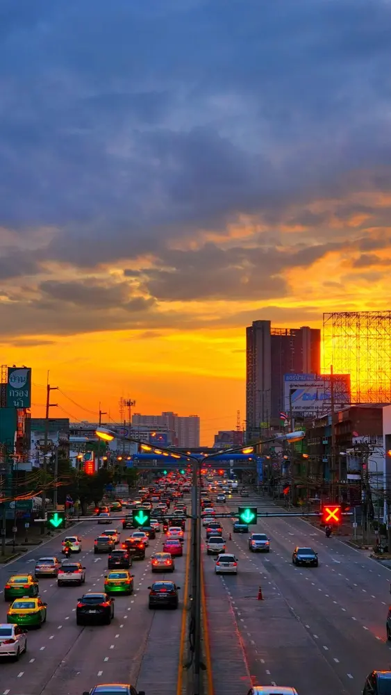 Stay connected in Mueang Nonthaburi Thailand with a HelloRoam eSIM data plan for travelers