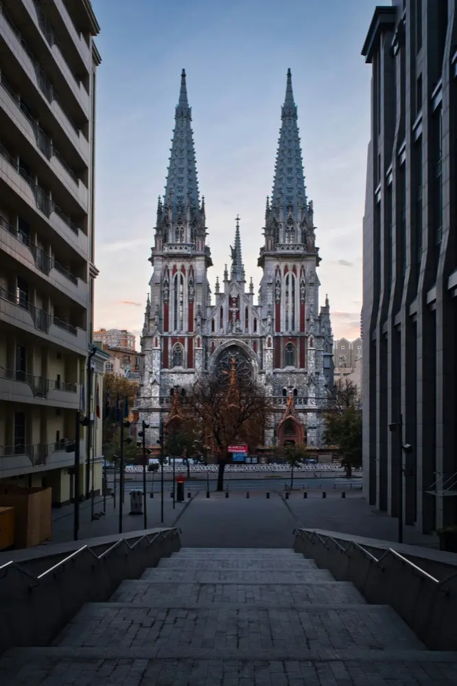 Travel data for Kyiv Ukraine with HelloRoam eSIM coverage and fast mobile internet