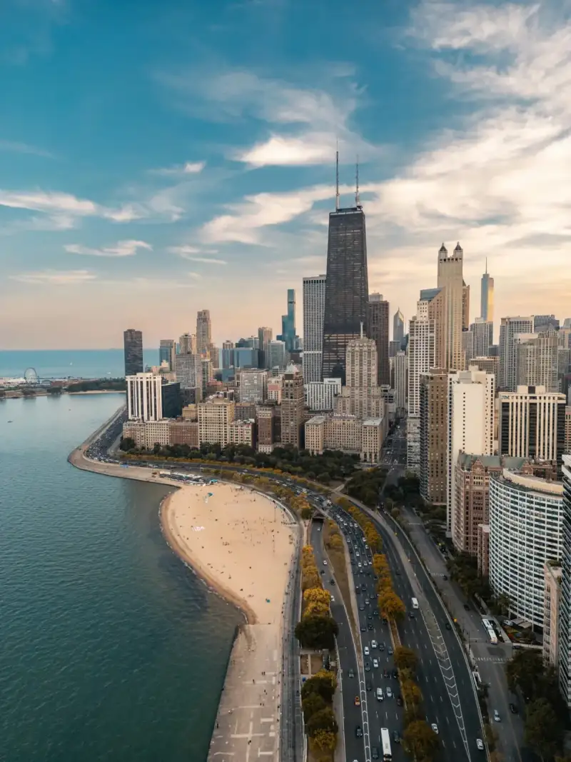 Mobile data in Chicago United States with HelloRoam eSIM plans for international travelers