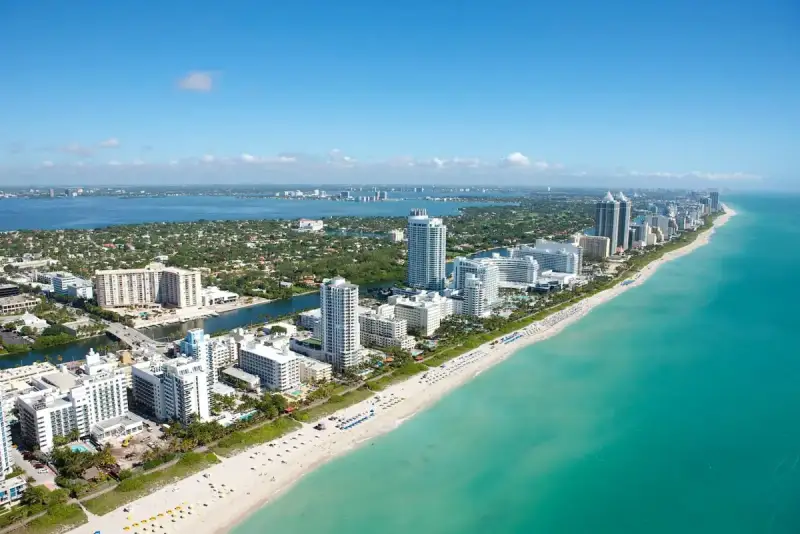 HelloRoam travel eSIM providing mobile data coverage in Florida across United States