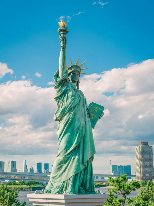 Statue Of Liberty in New York City United States with HelloRoam eSIM connectivity