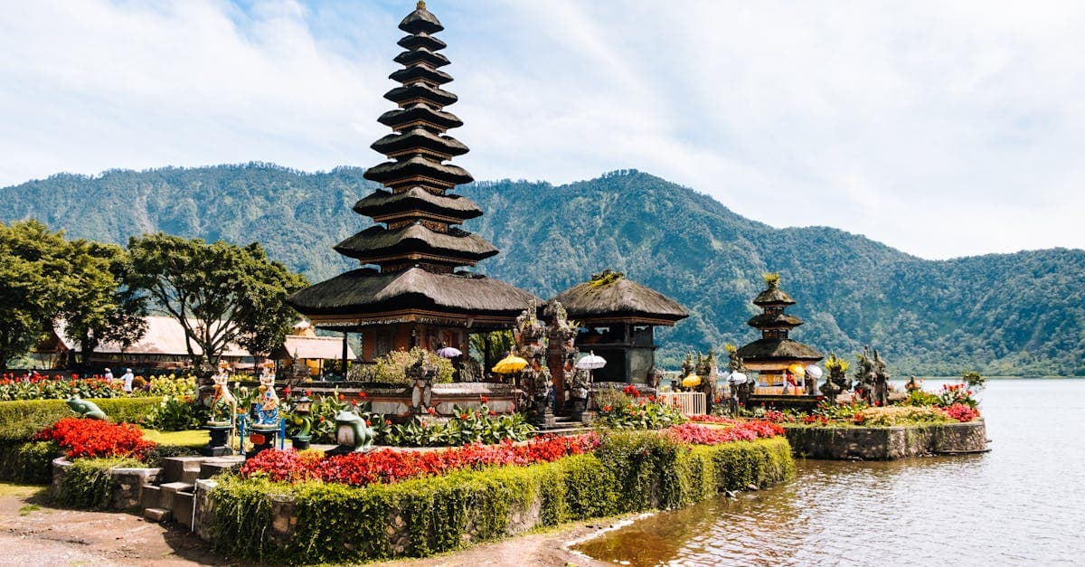 Iconic Ulun Danu Beratan Temple in lush mountains representing the best time to visit Bali for budget travellers