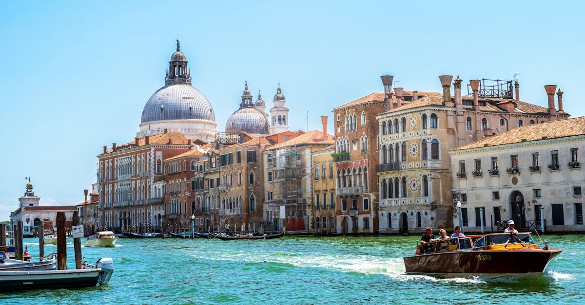 Canal Grande di Venezia con la Basilica della Salute: ispirazione per scegliere quanti vestiti portare per sette giorni