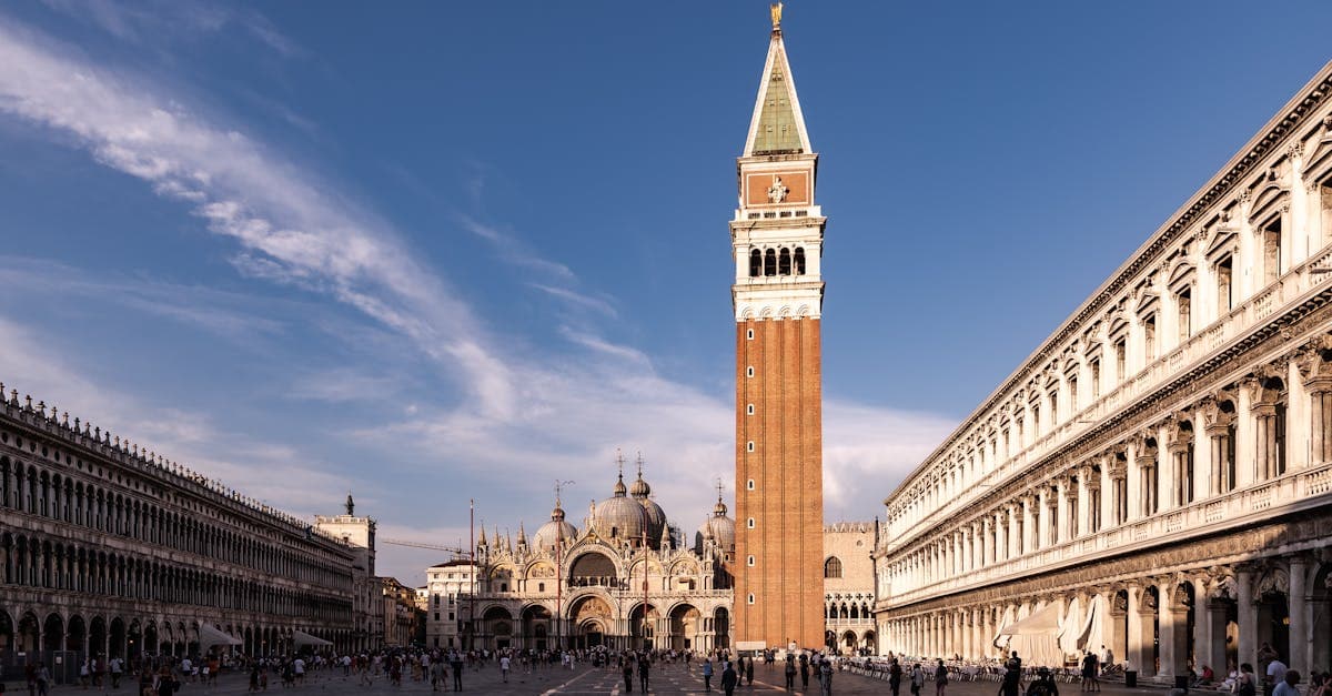 Markusplatz Venedig mit Basilika und Campanile, eine der wichtigsten Italiens Sehenswürdigkeiten