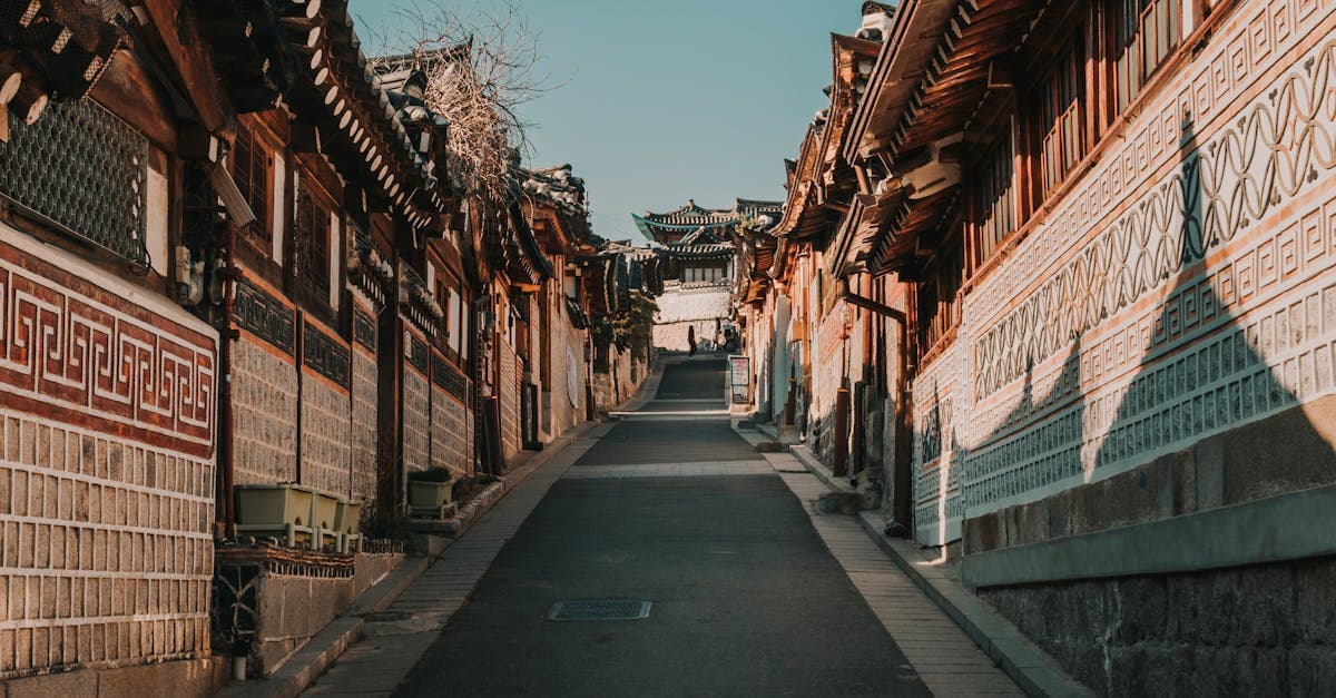 북촌한옥마을 전통 골목길 풍경, 한국 여행에서 해외 유심이 왜 필요한지 알 수 있는 도시 모습