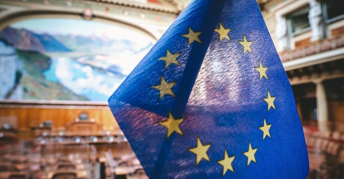 Bandeira da União Europeia no Parlamento Suíço representando os países incluídos nos planos de eSIM Europa