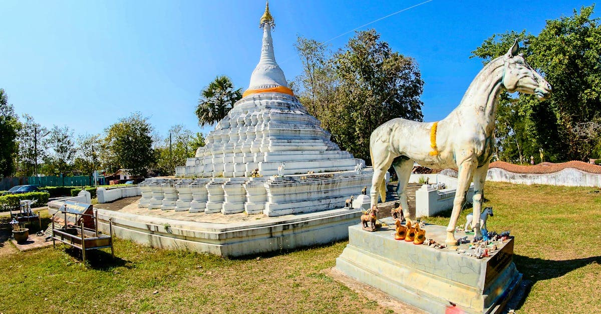 วัดถ้ำเสือกระบี่สถาปัตยกรรมงดงามท่ามกลางธรรมชาติสีเขียว กิจกรรมบนบก things to do ao nang