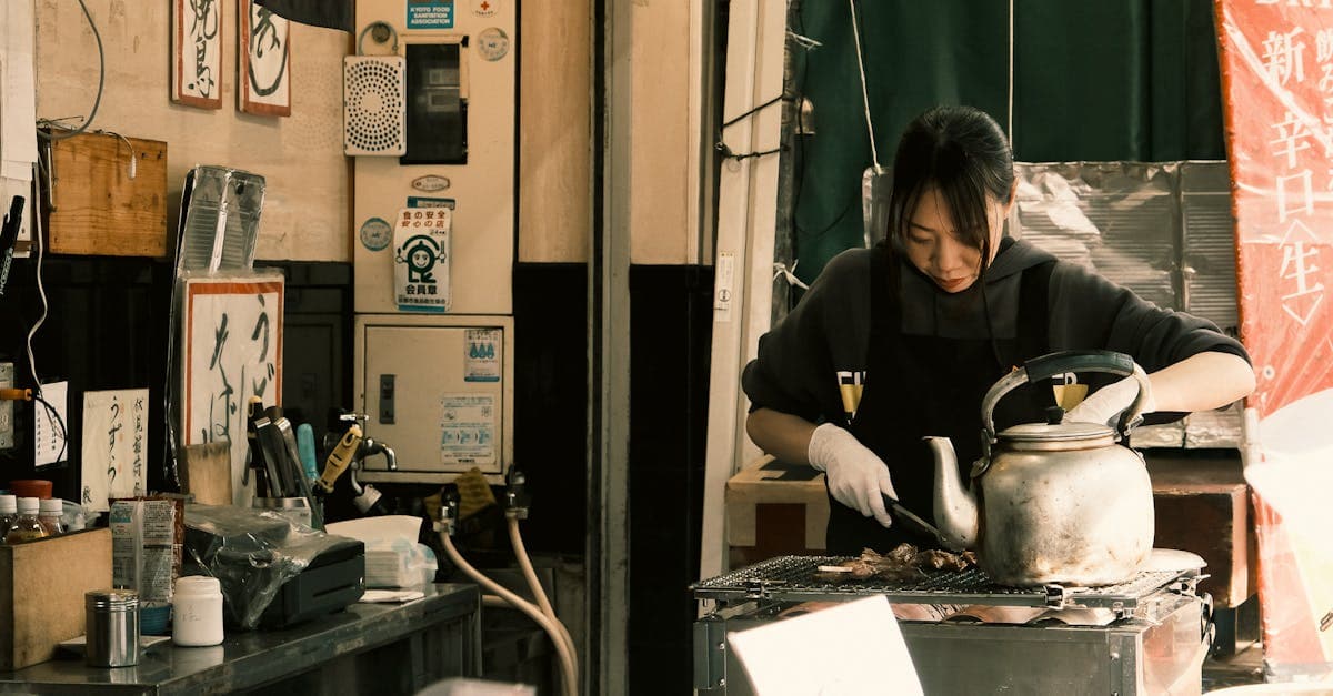 Tokyo market street vendor preparing food — a regional guide to what to eat in Japan