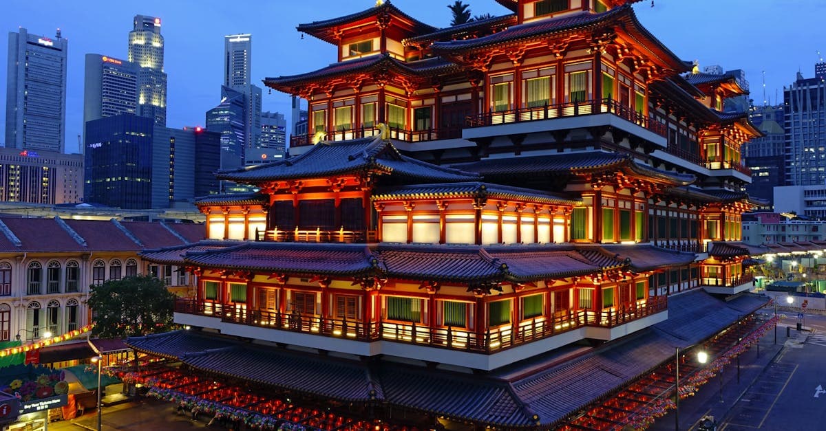 Buddha Tooth Relic Temple in Chinatown, minutes from stalls serving the best of what to eat in Singapore