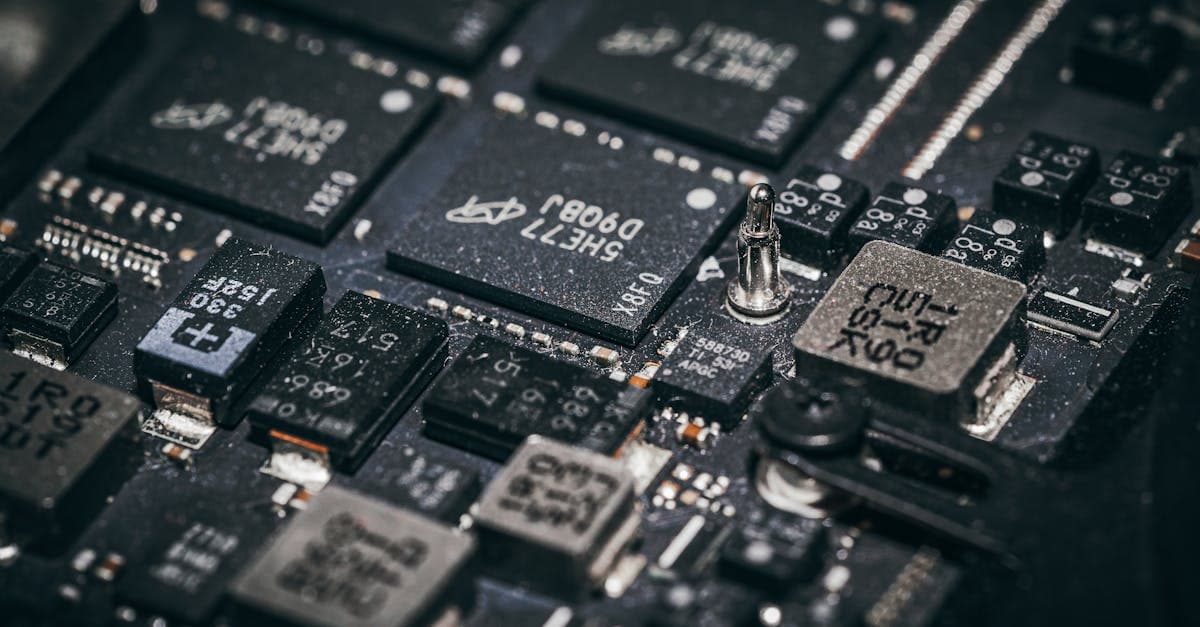 Microchips em placa de circuito ilustrando como funciona um chip internacional