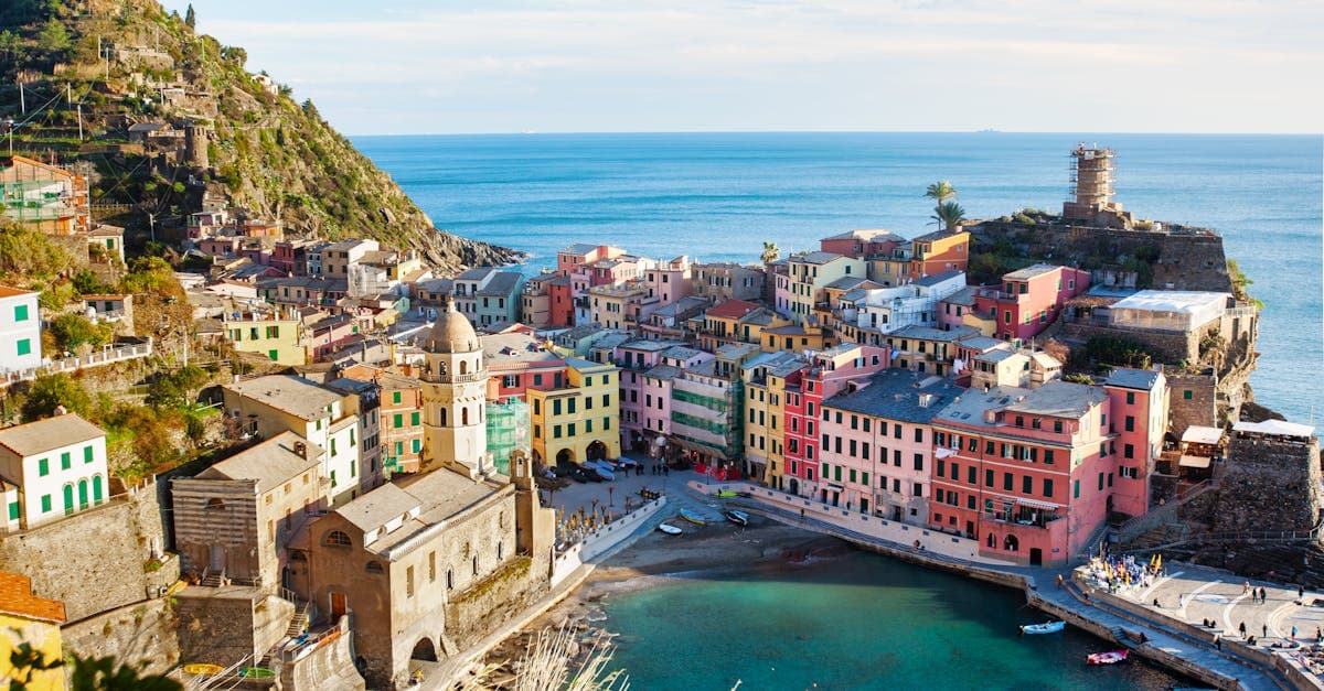 Vernazzo in Cinque Terre Ligurien mit Meerblick, malerische italienische Sehenswürdigkeit