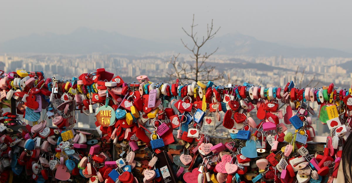 남산타워 사랑의 자물쇠와 서울 스카이라인, 서울에서 할 것들 중 인기 로맨틱 명소