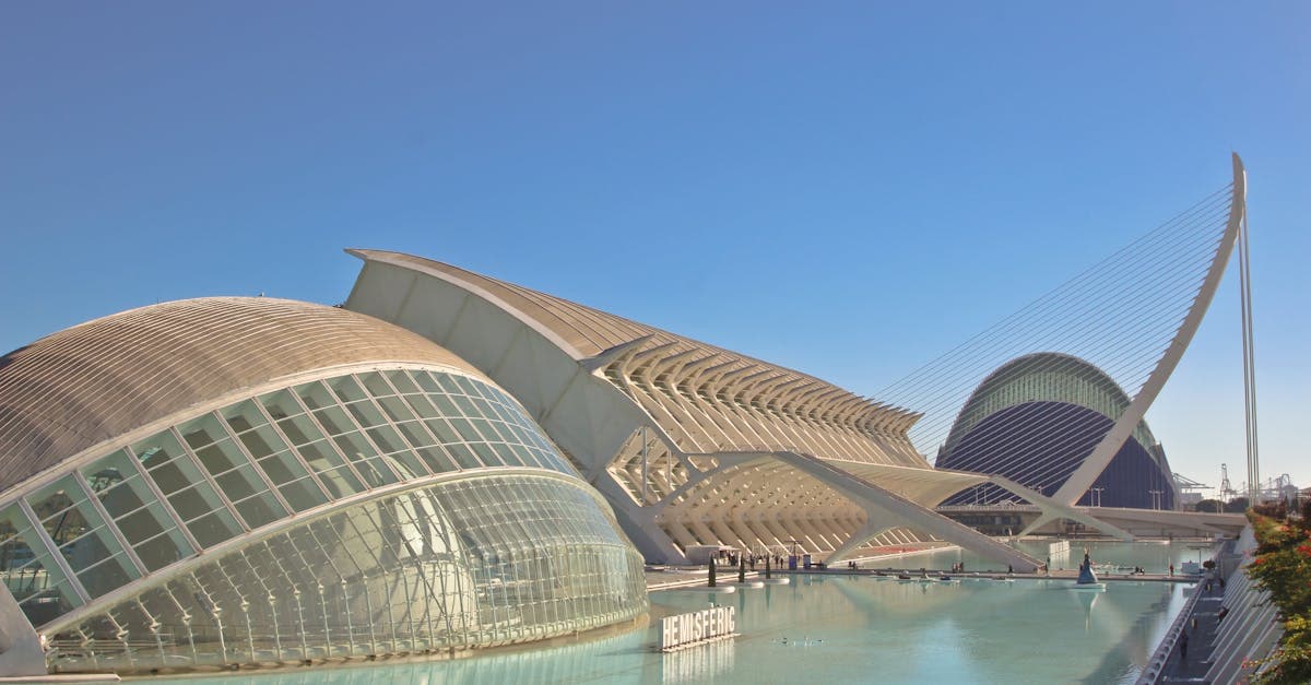 Architettura futuristica della Città delle Arti di Valencia, tra le mete economiche europa nel Mediterraneo