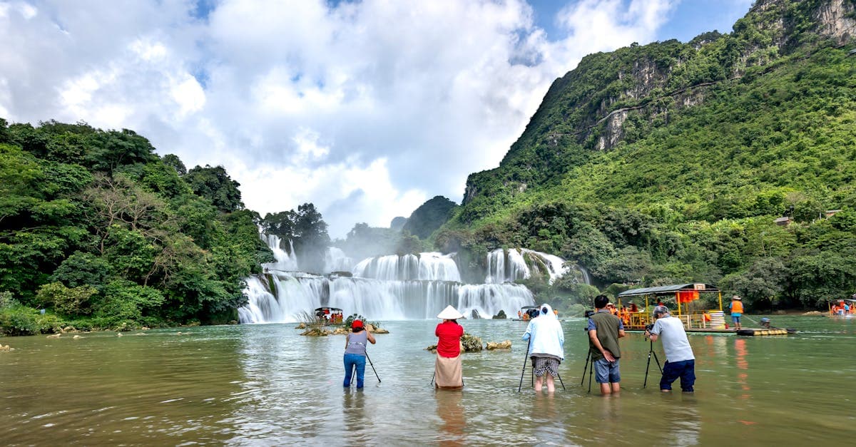 Thác Bản Giốc hùng vĩ: hiểu rõ sự khác biệt giữa bảo lãnh viện phí và hoàn phí sau
